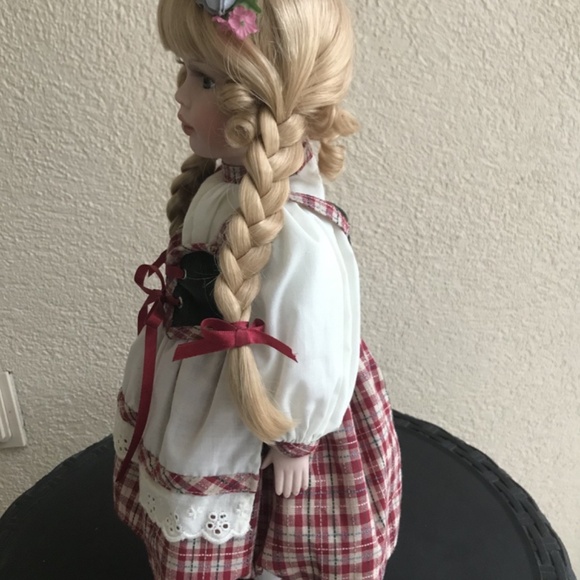 New RF Collection 17" Porcelain German Doll Set Bavarian Attire w/Tags & Stands - Picture 12 of 15